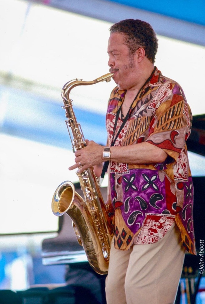 Джонни Гриффин играет на саксофоне Mark VI